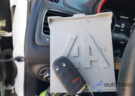 2019 Jeep Compass Trailhawk 4X4 from USA, damaged, VIN 3C4NJDDB6KT721290